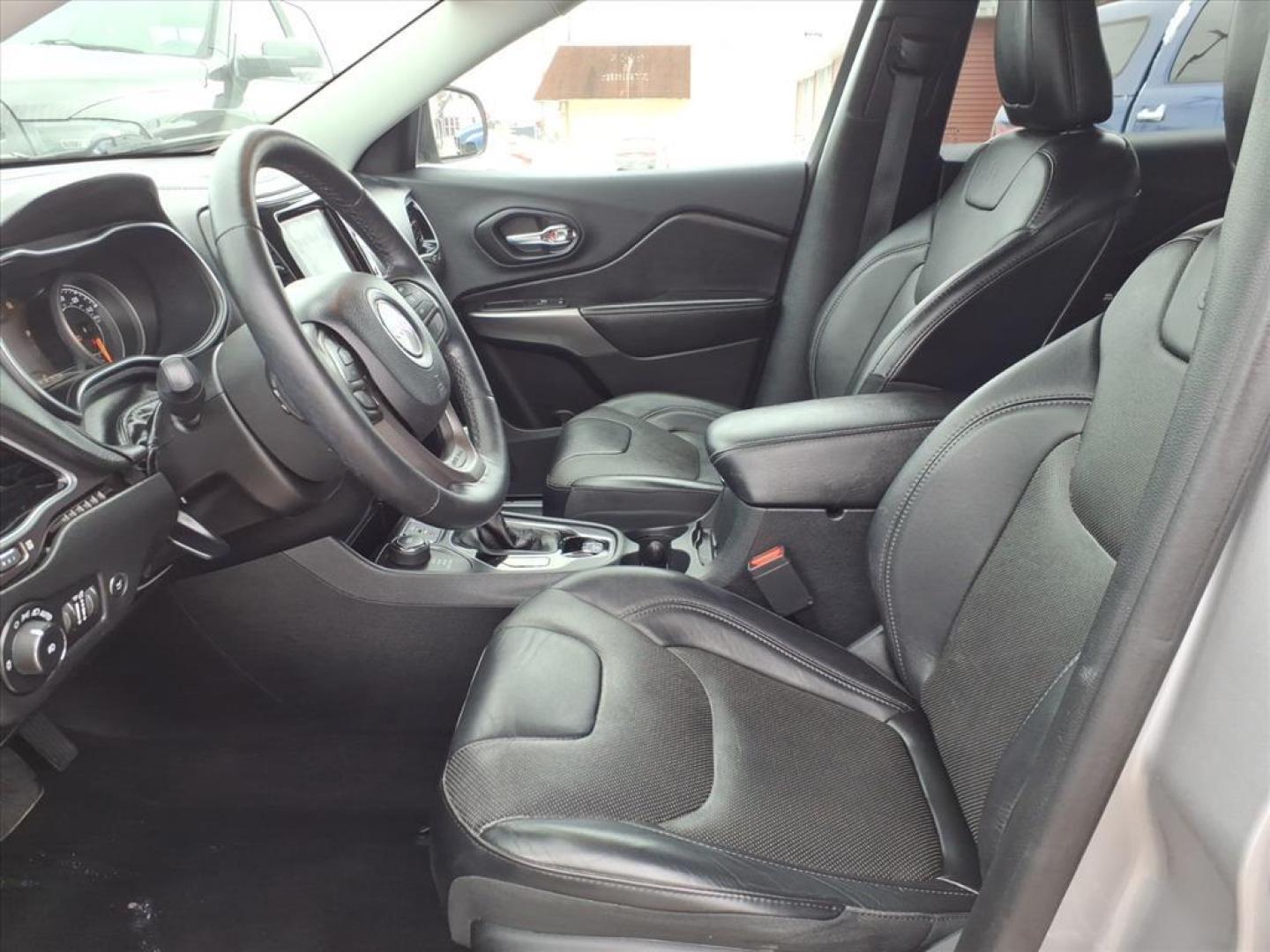 2019 Billet Silver Metallic Clear Coat Jeep Cherokee Limited (1C4PJMDX8KD) with an 3.2L 3.2L V6 271hp 239ft. lbs. Sequential Multiport Fuel Injection engine, 9-Speed Shiftable Automatic transmission, located at 5505 N. Summit St., Toledo, OH, 43611, (419) 729-2688, 41.654953, -83.530014 - Photo#1