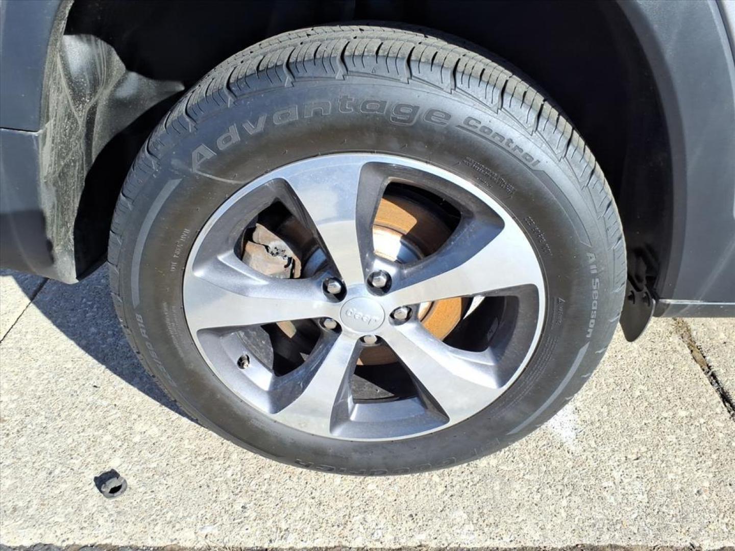 2019 Billet Silver Metallic Clear Coat Jeep Cherokee Limited (1C4PJMDX8KD) with an 3.2L 3.2L V6 271hp 239ft. lbs. Sequential Multiport Fuel Injection engine, 9-Speed Shiftable Automatic transmission, located at 5505 N. Summit St., Toledo, OH, 43611, (419) 729-2688, 41.654953, -83.530014 - Photo#28