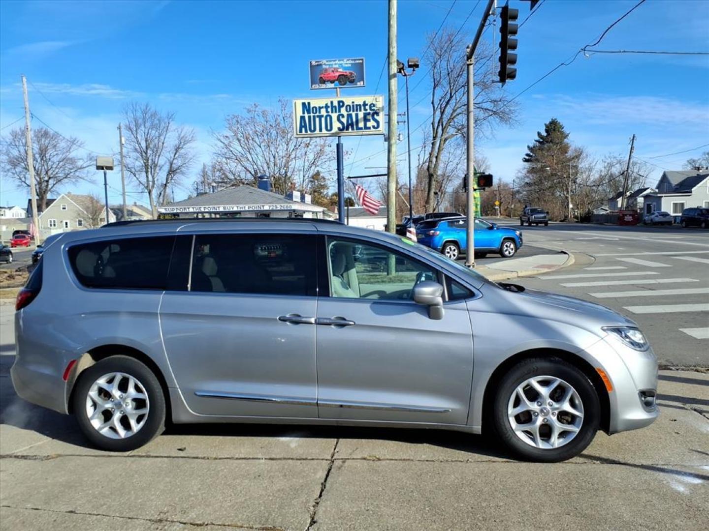 2017 Billet Silver Metallic Clear Coat Chrysler Pacifica Touring-L (2C4RC1BG6HR) with an 3.6L Pentastar 3.6L V6 287hp 262ft. lbs. Sequential Multiport Fuel Injection engine, 9-Speed Shiftable Automatic transmission, located at 5505 N. Summit St., Toledo, OH, 43611, (419) 729-2688, 41.654953, -83.530014 - Photo#0