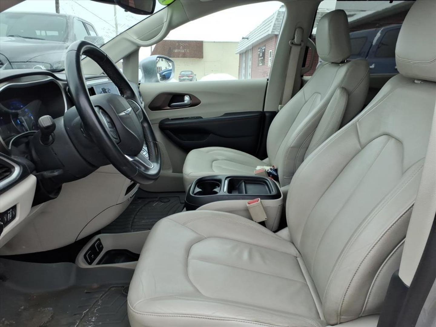 2017 Billet Silver Metallic Clear Coat Chrysler Pacifica Touring-L (2C4RC1BG6HR) with an 3.6L Pentastar 3.6L V6 287hp 262ft. lbs. Sequential Multiport Fuel Injection engine, 9-Speed Shiftable Automatic transmission, located at 5505 N. Summit St., Toledo, OH, 43611, (419) 729-2688, 41.654953, -83.530014 - Photo#1