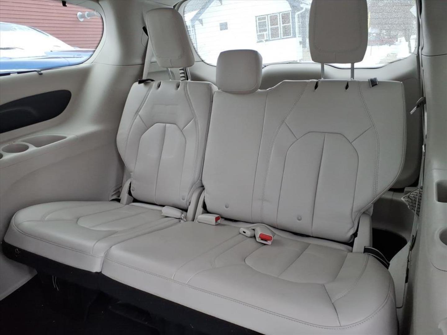 2017 Billet Silver Metallic Clear Coat Chrysler Pacifica Touring-L (2C4RC1BG6HR) with an 3.6L Pentastar 3.6L V6 287hp 262ft. lbs. Sequential Multiport Fuel Injection engine, 9-Speed Shiftable Automatic transmission, located at 5505 N. Summit St., Toledo, OH, 43611, (419) 729-2688, 41.654953, -83.530014 - Photo#4