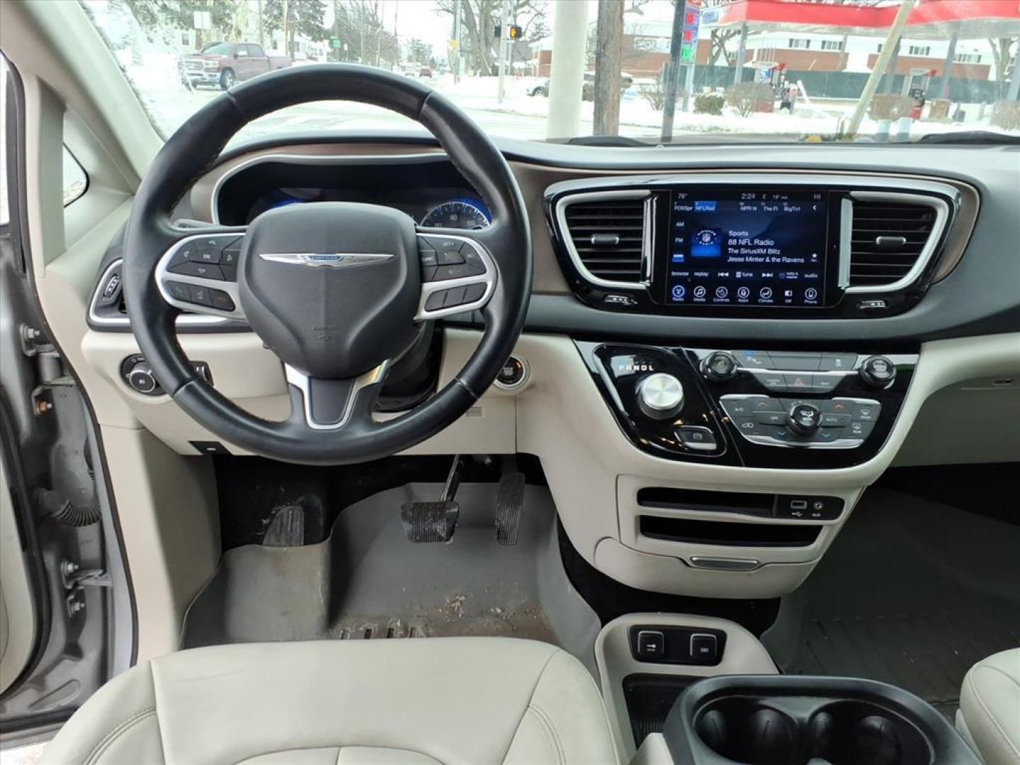 2017 Billet Silver Metallic Clear Coat Chrysler Pacifica Touring-L (2C4RC1BG6HR) with an 3.6L Pentastar 3.6L V6 287hp 262ft. lbs. Sequential Multiport Fuel Injection engine, 9-Speed Shiftable Automatic transmission, located at 5505 N. Summit St., Toledo, OH, 43611, (419) 729-2688, 41.654953, -83.530014 - Photo#5