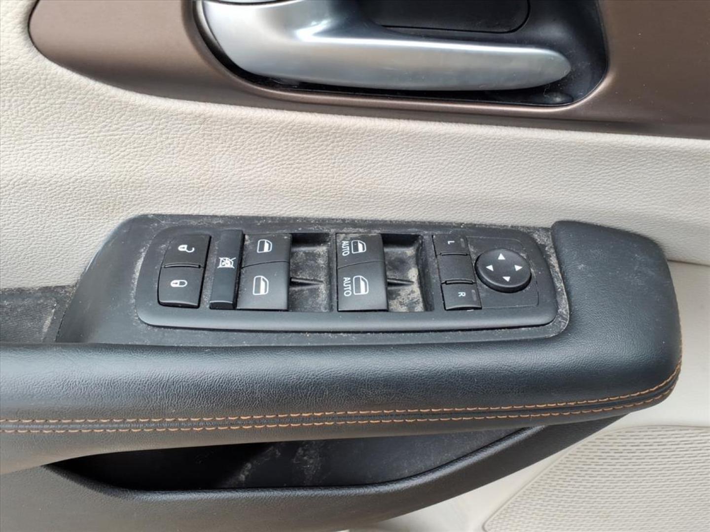 2017 Billet Silver Metallic Clear Coat Chrysler Pacifica Touring-L (2C4RC1BG6HR) with an 3.6L Pentastar 3.6L V6 287hp 262ft. lbs. Sequential Multiport Fuel Injection engine, 9-Speed Shiftable Automatic transmission, located at 5505 N. Summit St., Toledo, OH, 43611, (419) 729-2688, 41.654953, -83.530014 - Photo#7