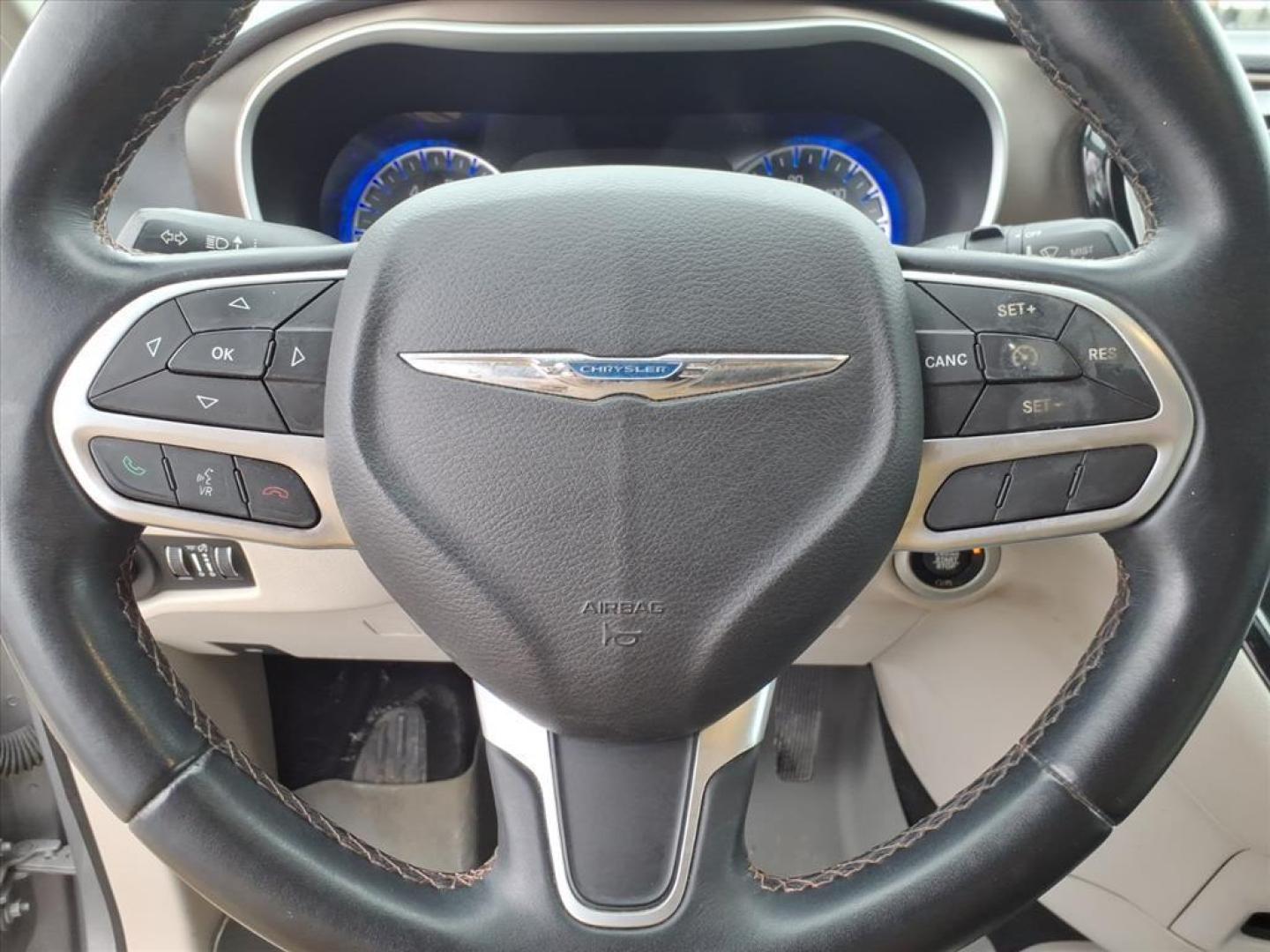 2017 Billet Silver Metallic Clear Coat Chrysler Pacifica Touring-L (2C4RC1BG6HR) with an 3.6L Pentastar 3.6L V6 287hp 262ft. lbs. Sequential Multiport Fuel Injection engine, 9-Speed Shiftable Automatic transmission, located at 5505 N. Summit St., Toledo, OH, 43611, (419) 729-2688, 41.654953, -83.530014 - Photo#8