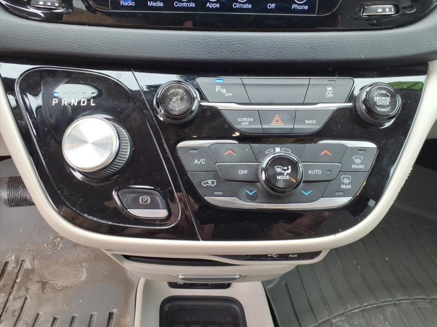 2017 Billet Silver Metallic Clear Coat Chrysler Pacifica Touring-L (2C4RC1BG6HR) with an 3.6L Pentastar 3.6L V6 287hp 262ft. lbs. Sequential Multiport Fuel Injection engine, 9-Speed Shiftable Automatic transmission, located at 5505 N. Summit St., Toledo, OH, 43611, (419) 729-2688, 41.654953, -83.530014 - Photo#12