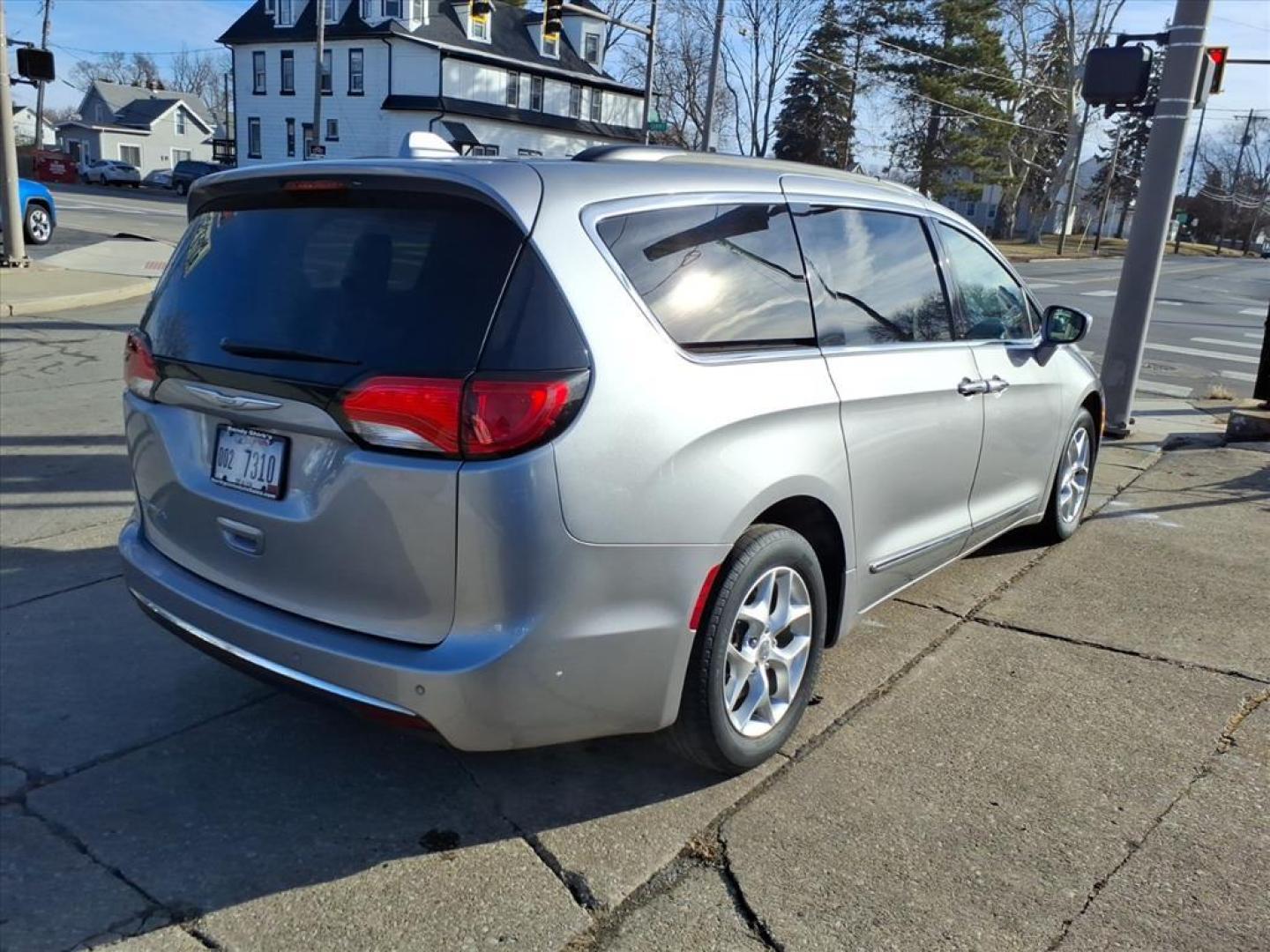 2017 Billet Silver Metallic Clear Coat Chrysler Pacifica Touring-L (2C4RC1BG6HR) with an 3.6L Pentastar 3.6L V6 287hp 262ft. lbs. Sequential Multiport Fuel Injection engine, 9-Speed Shiftable Automatic transmission, located at 5505 N. Summit St., Toledo, OH, 43611, (419) 729-2688, 41.654953, -83.530014 - Photo#26