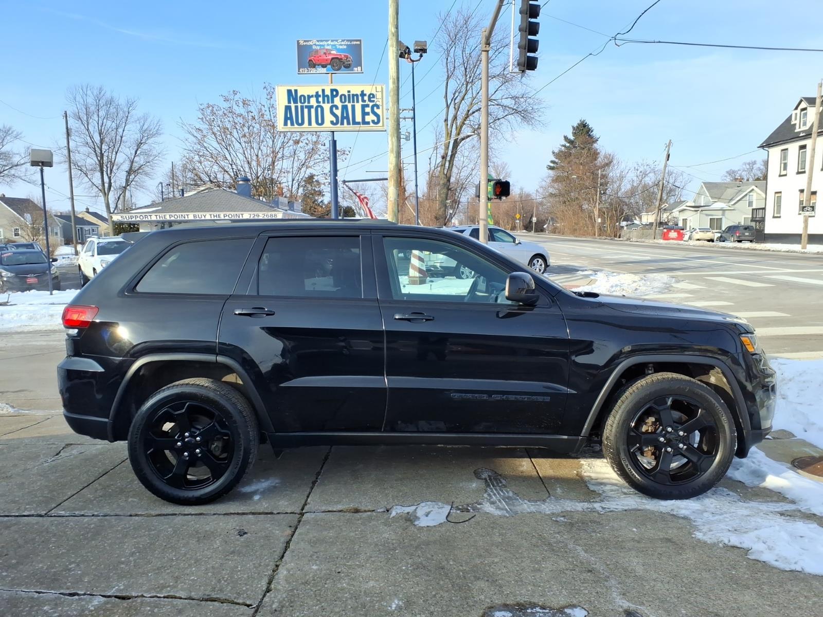 photo of 2019 Jeep Grand Cherokee Laredo