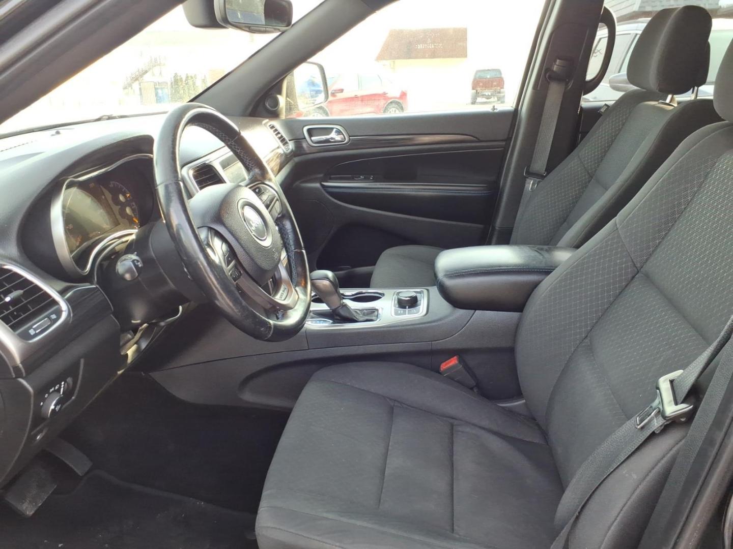 2019 Diamond Black Crystal Pearl Coat Jeep Grand Cherokee Laredo (1C4RJFAG4KC) with an 3.6L Pentastar 3.6L V6 295hp 260ft. lbs. Sequential Multiport Fuel Injection engine, 8-Speed Shiftable Automatic transmission, located at 5505 N. Summit St., Toledo, OH, 43611, (419) 729-2688, 41.654953, -83.530014 - Photo#1