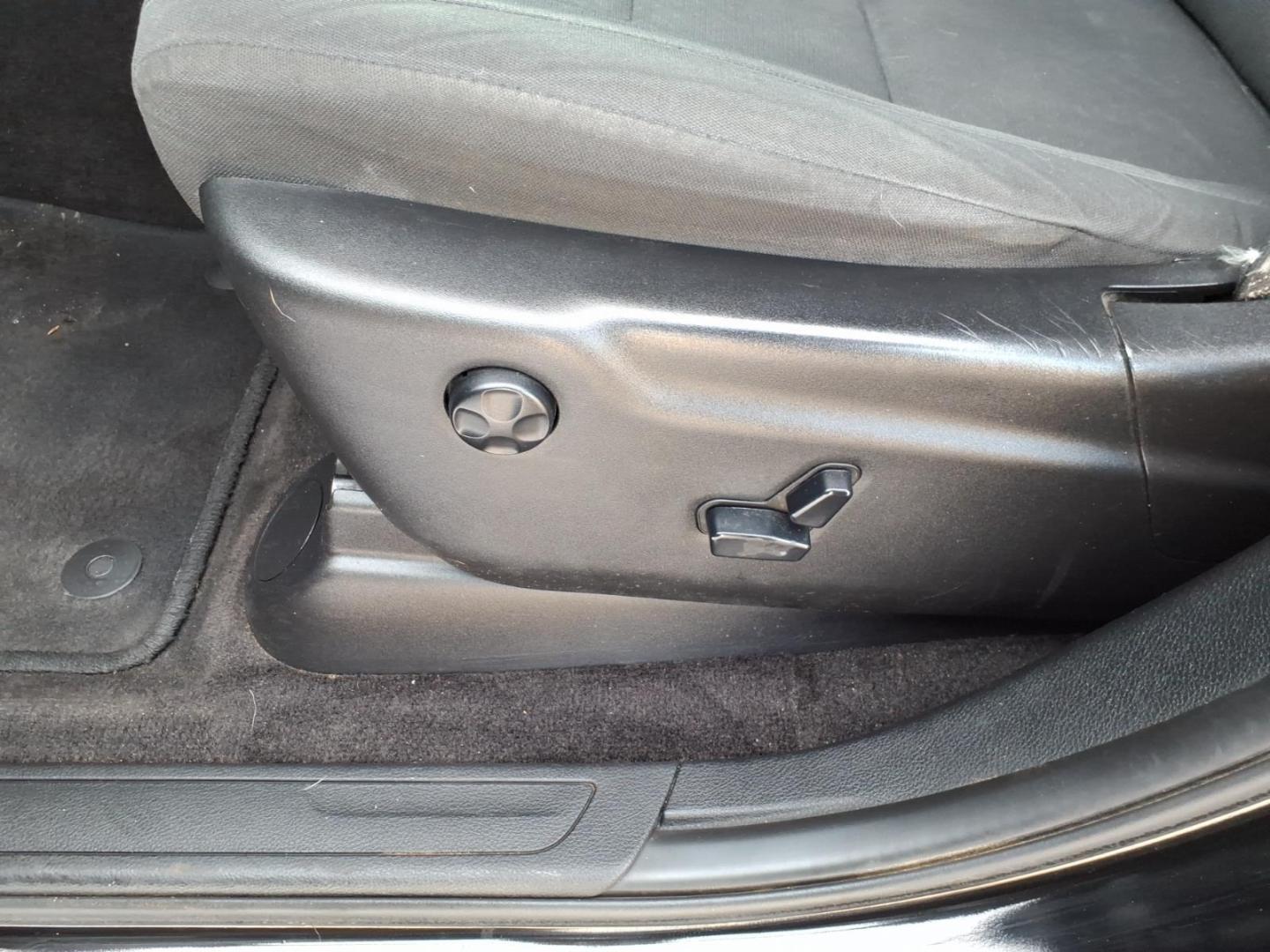 2019 Diamond Black Crystal Pearl Coat Jeep Grand Cherokee Laredo (1C4RJFAG4KC) with an 3.6L Pentastar 3.6L V6 295hp 260ft. lbs. Sequential Multiport Fuel Injection engine, 8-Speed Shiftable Automatic transmission, located at 5505 N. Summit St., Toledo, OH, 43611, (419) 729-2688, 41.654953, -83.530014 - Photo#2