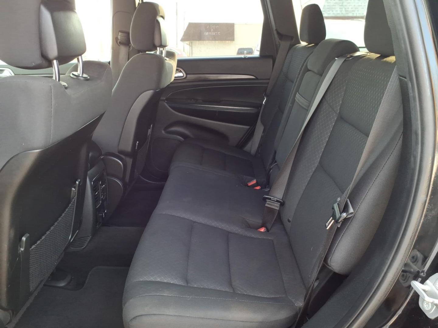 2019 Diamond Black Crystal Pearl Coat Jeep Grand Cherokee Laredo (1C4RJFAG4KC) with an 3.6L Pentastar 3.6L V6 295hp 260ft. lbs. Sequential Multiport Fuel Injection engine, 8-Speed Shiftable Automatic transmission, located at 5505 N. Summit St., Toledo, OH, 43611, (419) 729-2688, 41.654953, -83.530014 - Photo#3