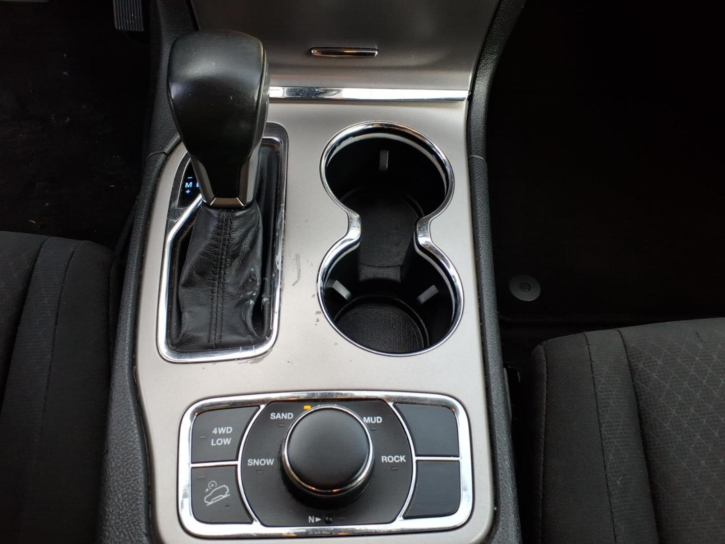 2019 Diamond Black Crystal Pearl Coat Jeep Grand Cherokee Laredo (1C4RJFAG4KC) with an 3.6L Pentastar 3.6L V6 295hp 260ft. lbs. Sequential Multiport Fuel Injection engine, 8-Speed Shiftable Automatic transmission, located at 5505 N. Summit St., Toledo, OH, 43611, (419) 729-2688, 41.654953, -83.530014 - Photo#11