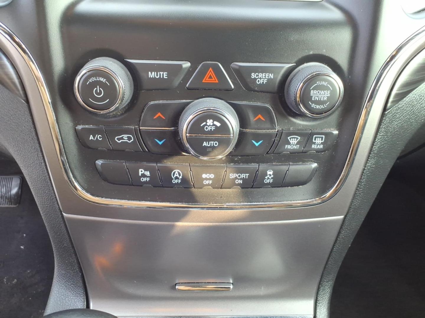 2019 Diamond Black Crystal Pearl Coat Jeep Grand Cherokee Laredo (1C4RJFAG4KC) with an 3.6L Pentastar 3.6L V6 295hp 260ft. lbs. Sequential Multiport Fuel Injection engine, 8-Speed Shiftable Automatic transmission, located at 5505 N. Summit St., Toledo, OH, 43611, (419) 729-2688, 41.654953, -83.530014 - Photo#12