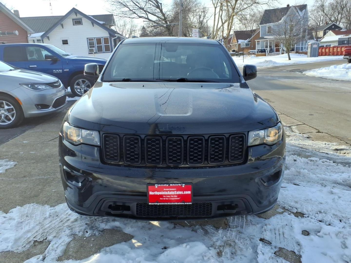 2019 Diamond Black Crystal Pearl Coat Jeep Grand Cherokee Laredo (1C4RJFAG4KC) with an 3.6L Pentastar 3.6L V6 295hp 260ft. lbs. Sequential Multiport Fuel Injection engine, 8-Speed Shiftable Automatic transmission, located at 5505 N. Summit St., Toledo, OH, 43611, (419) 729-2688, 41.654953, -83.530014 - Photo#20