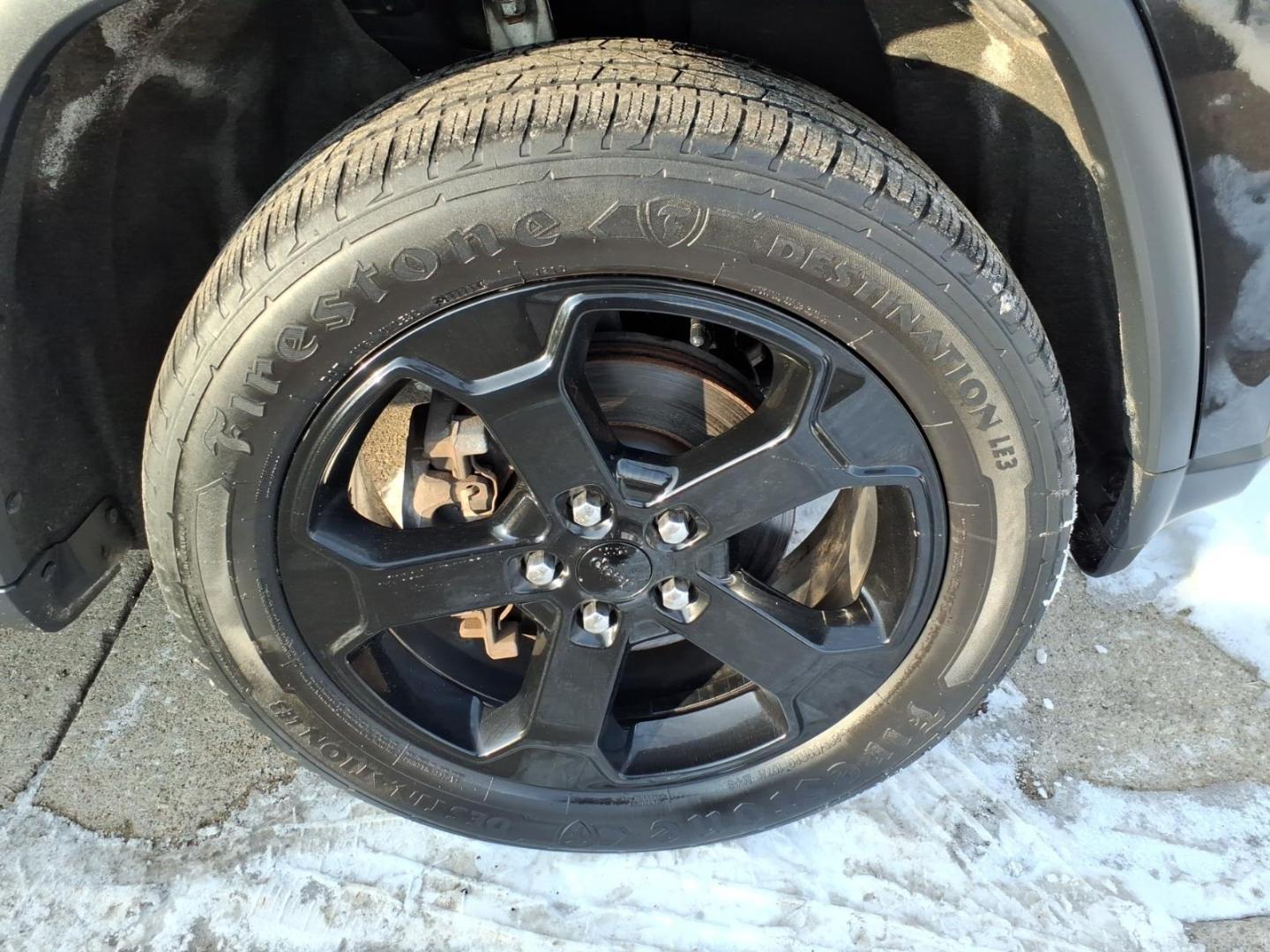 2019 Diamond Black Crystal Pearl Coat Jeep Grand Cherokee Laredo (1C4RJFAG4KC) with an 3.6L Pentastar 3.6L V6 295hp 260ft. lbs. Sequential Multiport Fuel Injection engine, 8-Speed Shiftable Automatic transmission, located at 5505 N. Summit St., Toledo, OH, 43611, (419) 729-2688, 41.654953, -83.530014 - Photo#27