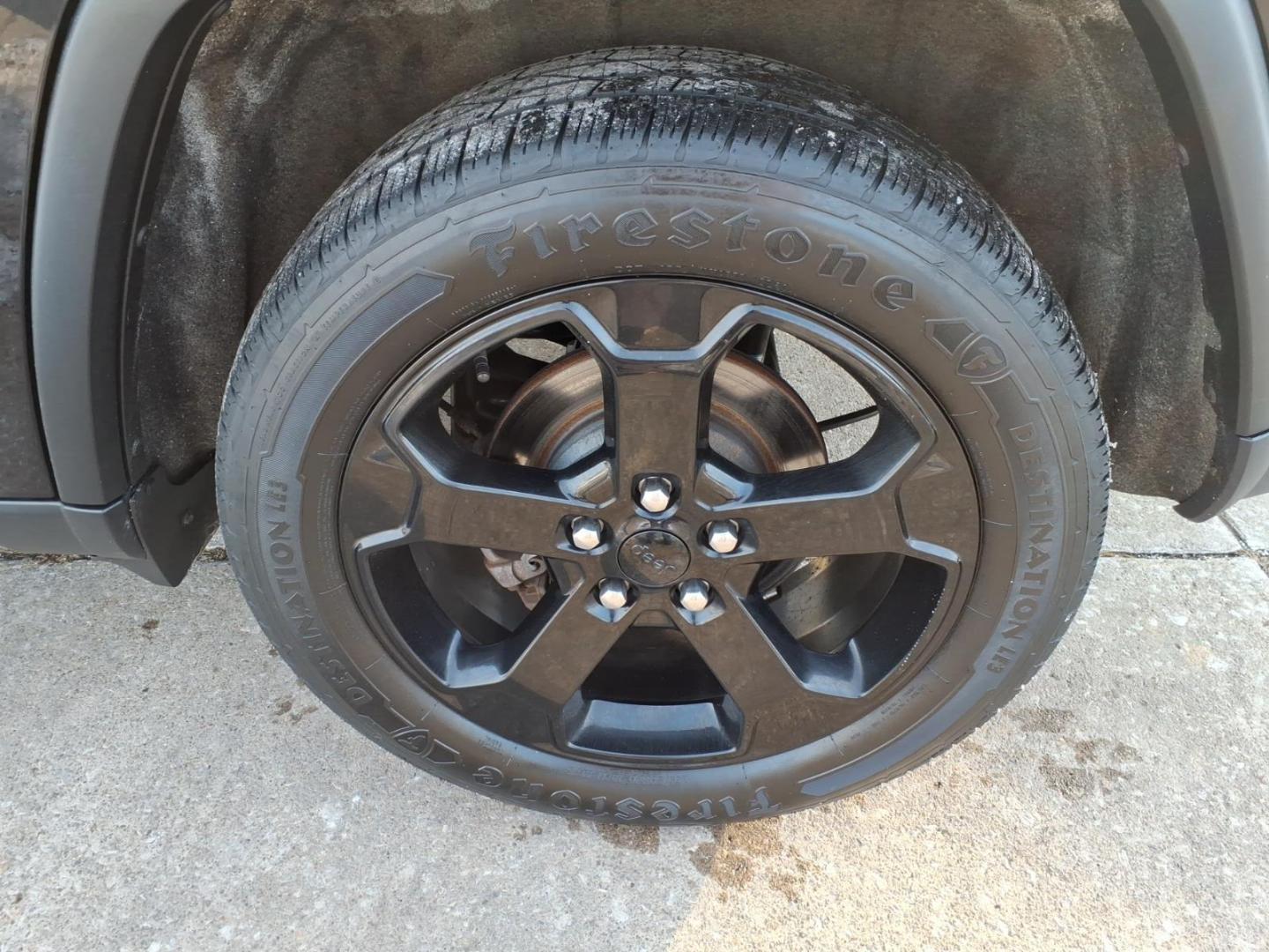 2019 Diamond Black Crystal Pearl Coat Jeep Grand Cherokee Laredo (1C4RJFAG4KC) with an 3.6L Pentastar 3.6L V6 295hp 260ft. lbs. Sequential Multiport Fuel Injection engine, 8-Speed Shiftable Automatic transmission, located at 5505 N. Summit St., Toledo, OH, 43611, (419) 729-2688, 41.654953, -83.530014 - Photo#29