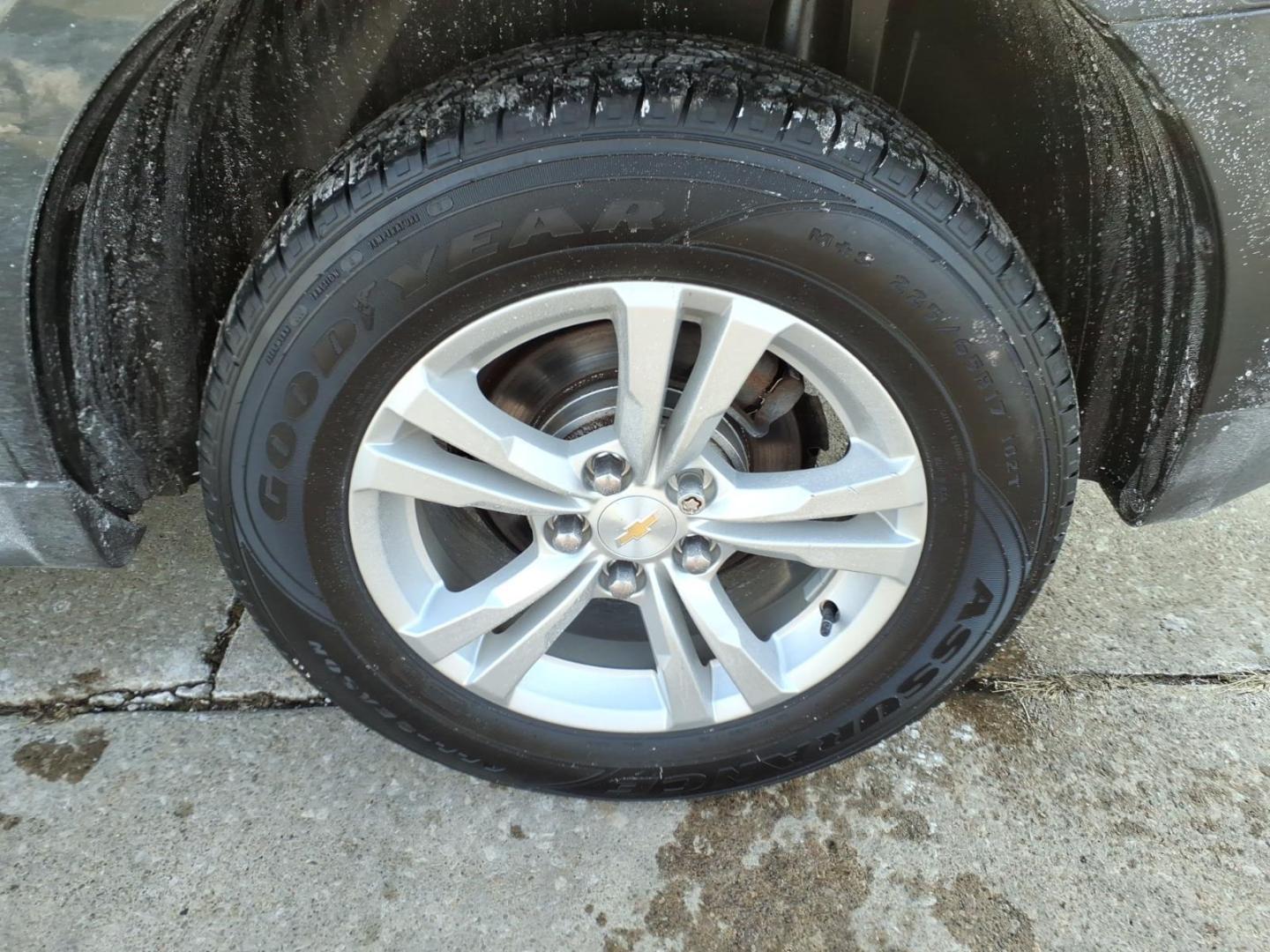 2017 Nightfall Gray Metallic Chevrolet Equinox LS (2GNALBEK9H1) with an 2.4L Ecotec 2.4L I4 182hp 172ft. lbs. Direct Injection engine, 6-Speed Shiftable Automatic transmission, located at 5505 N. Summit St., Toledo, OH, 43611, (419) 729-2688, 41.654953, -83.530014 - Photo#27