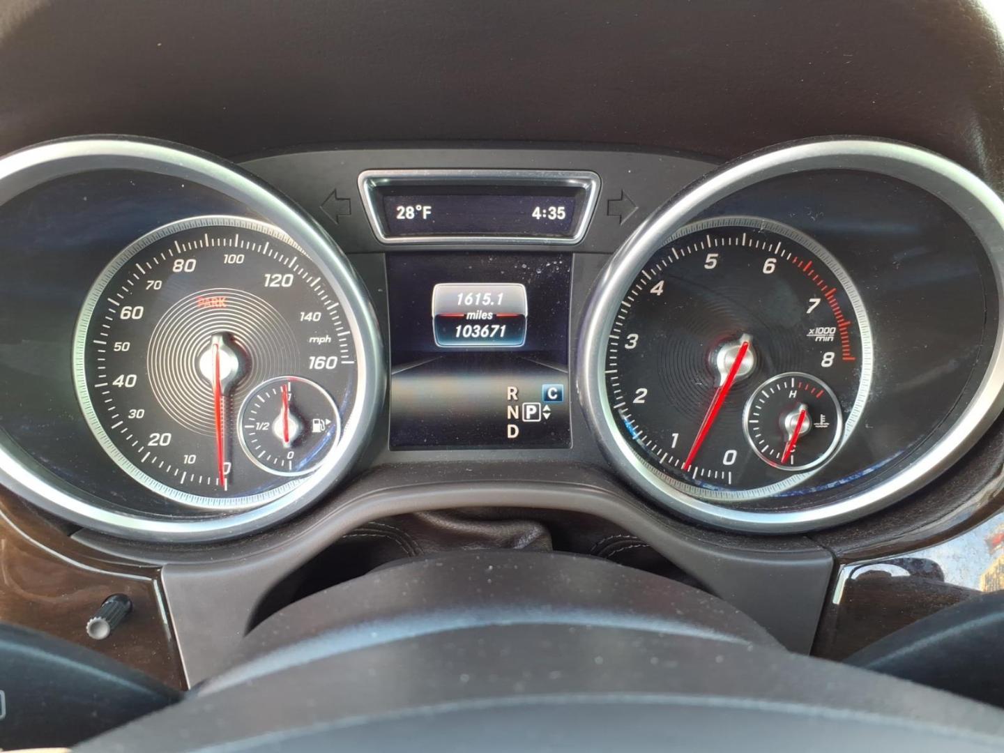 2018 Polar White Mercedes-Benz GLE GLE 350 4MATIC (4JGDA5HB9JB) with an 3.5L 3.5L V6 302hp 273ft. lbs. Direct Injection engine, 7-Speed Shiftable Automatic transmission, located at 5505 N. Summit St., Toledo, OH, 43611, (419) 729-2688, 41.654953, -83.530014 - Photo#10