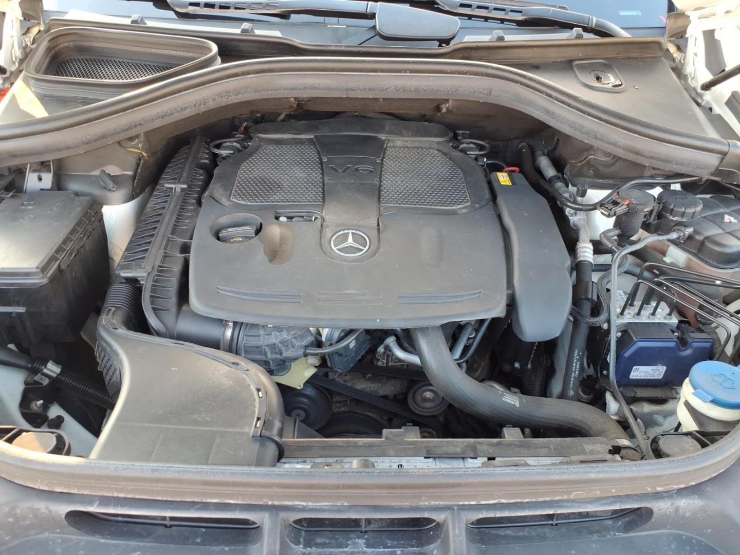 2018 Polar White Mercedes-Benz GLE GLE 350 4MATIC (4JGDA5HB9JB) with an 3.5L 3.5L V6 302hp 273ft. lbs. Direct Injection engine, 7-Speed Shiftable Automatic transmission, located at 5505 N. Summit St., Toledo, OH, 43611, (419) 729-2688, 41.654953, -83.530014 - Photo#18