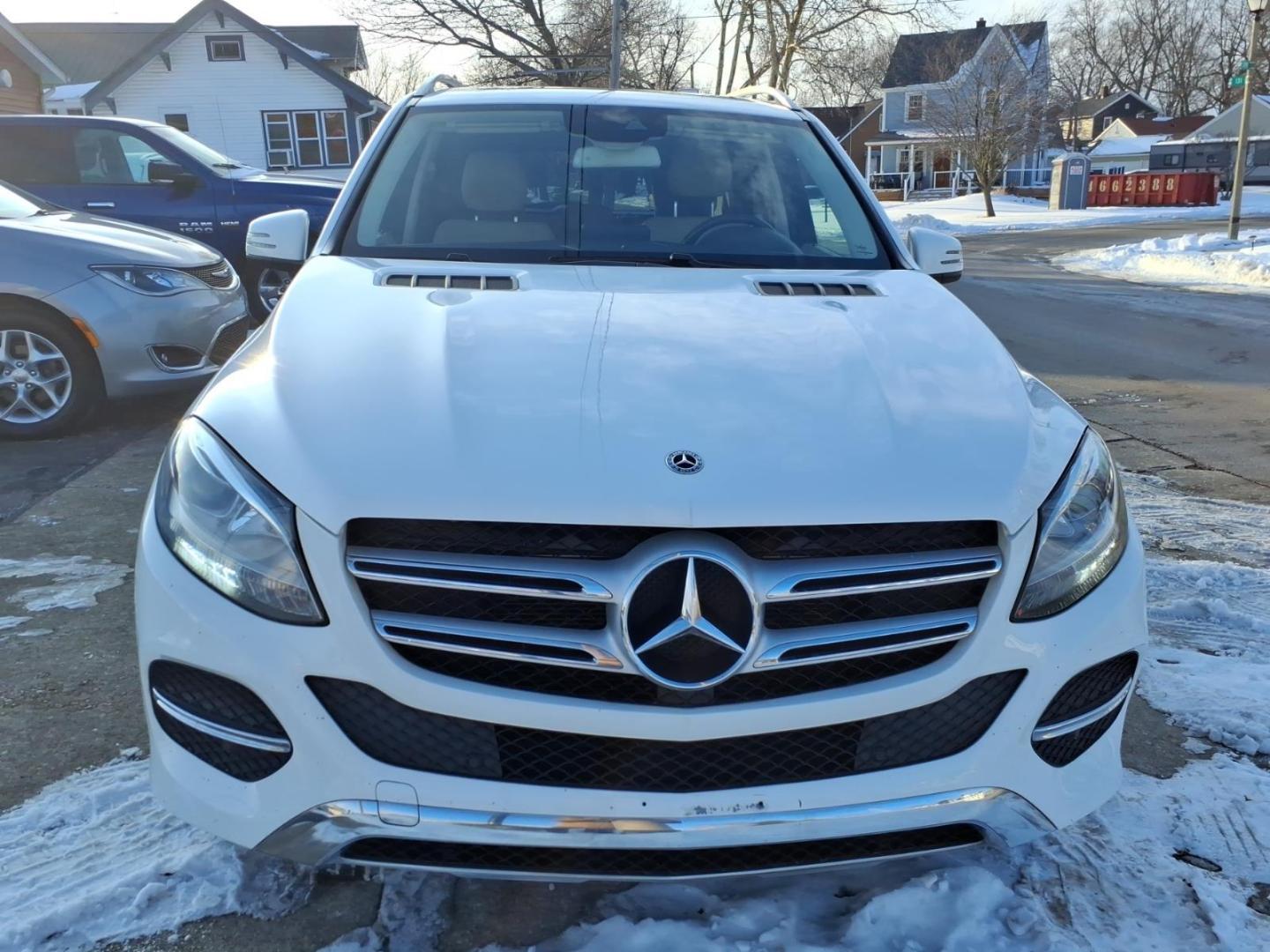 2018 Polar White Mercedes-Benz GLE GLE 350 4MATIC (4JGDA5HB9JB) with an 3.5L 3.5L V6 302hp 273ft. lbs. Direct Injection engine, 7-Speed Shiftable Automatic transmission, located at 5505 N. Summit St., Toledo, OH, 43611, (419) 729-2688, 41.654953, -83.530014 - Photo#20