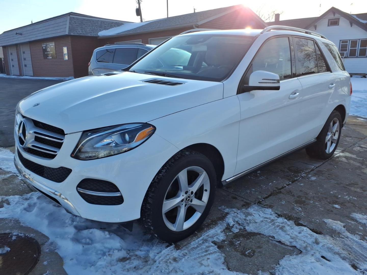 2018 Polar White Mercedes-Benz GLE GLE 350 4MATIC (4JGDA5HB9JB) with an 3.5L 3.5L V6 302hp 273ft. lbs. Direct Injection engine, 7-Speed Shiftable Automatic transmission, located at 5505 N. Summit St., Toledo, OH, 43611, (419) 729-2688, 41.654953, -83.530014 - Photo#21