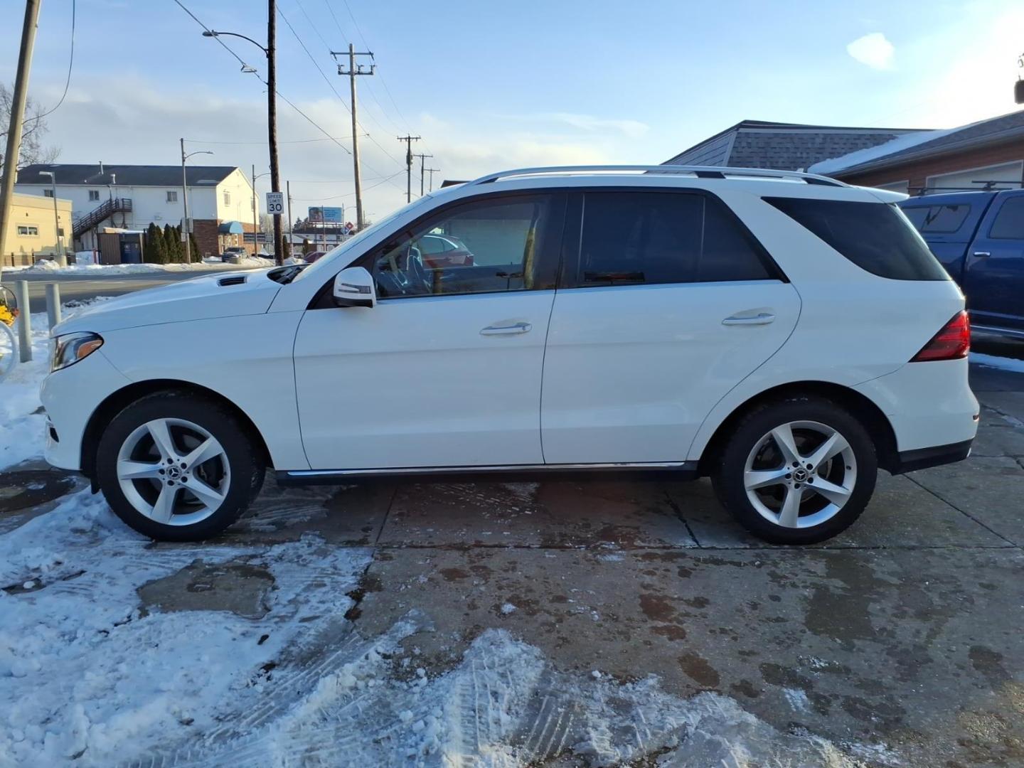 2018 Polar White Mercedes-Benz GLE GLE 350 4MATIC (4JGDA5HB9JB) with an 3.5L 3.5L V6 302hp 273ft. lbs. Direct Injection engine, 7-Speed Shiftable Automatic transmission, located at 5505 N. Summit St., Toledo, OH, 43611, (419) 729-2688, 41.654953, -83.530014 - Photo#22