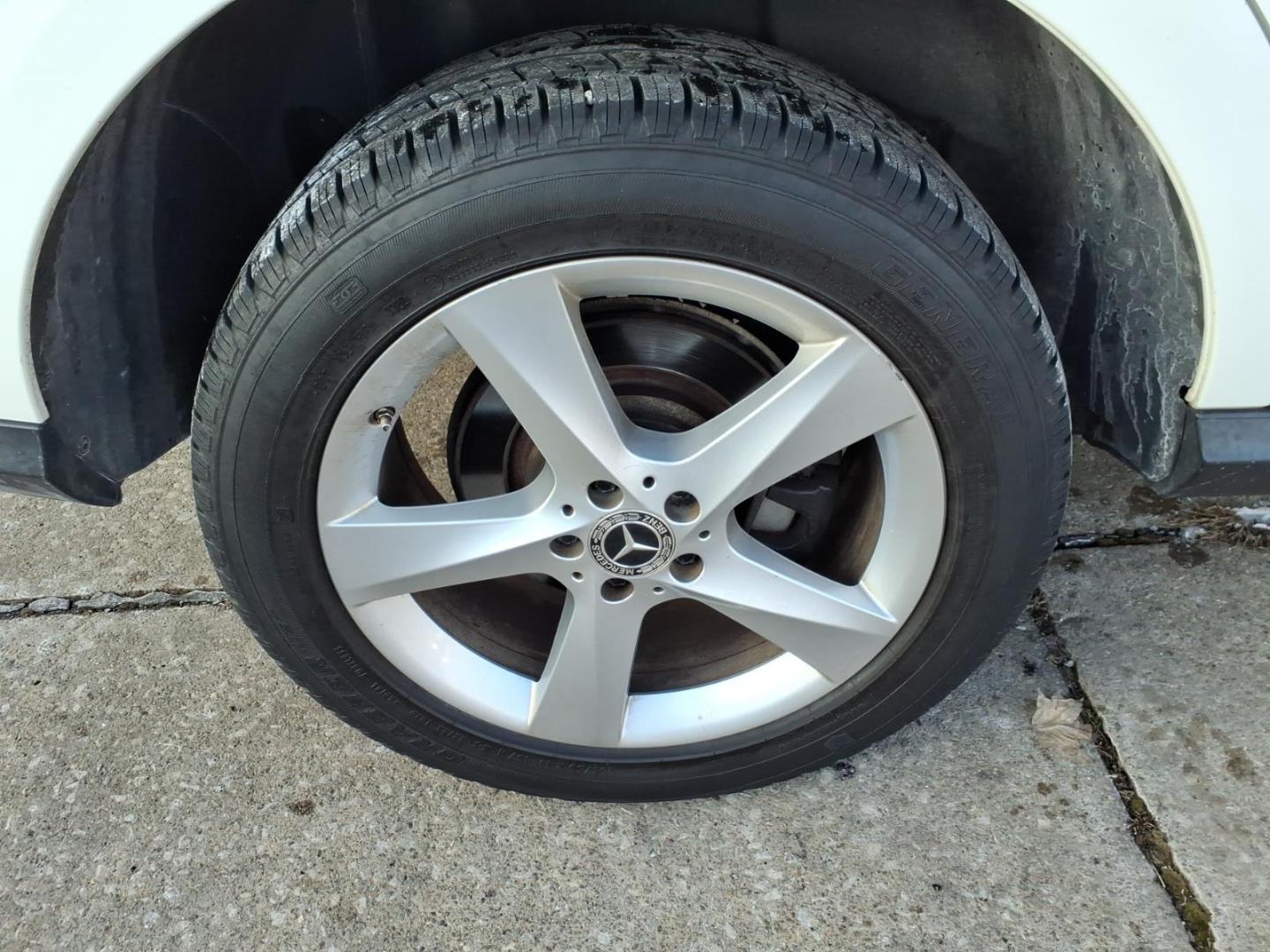 2018 Polar White Mercedes-Benz GLE GLE 350 4MATIC (4JGDA5HB9JB) with an 3.5L 3.5L V6 302hp 273ft. lbs. Direct Injection engine, 7-Speed Shiftable Automatic transmission, located at 5505 N. Summit St., Toledo, OH, 43611, (419) 729-2688, 41.654953, -83.530014 - Photo#26