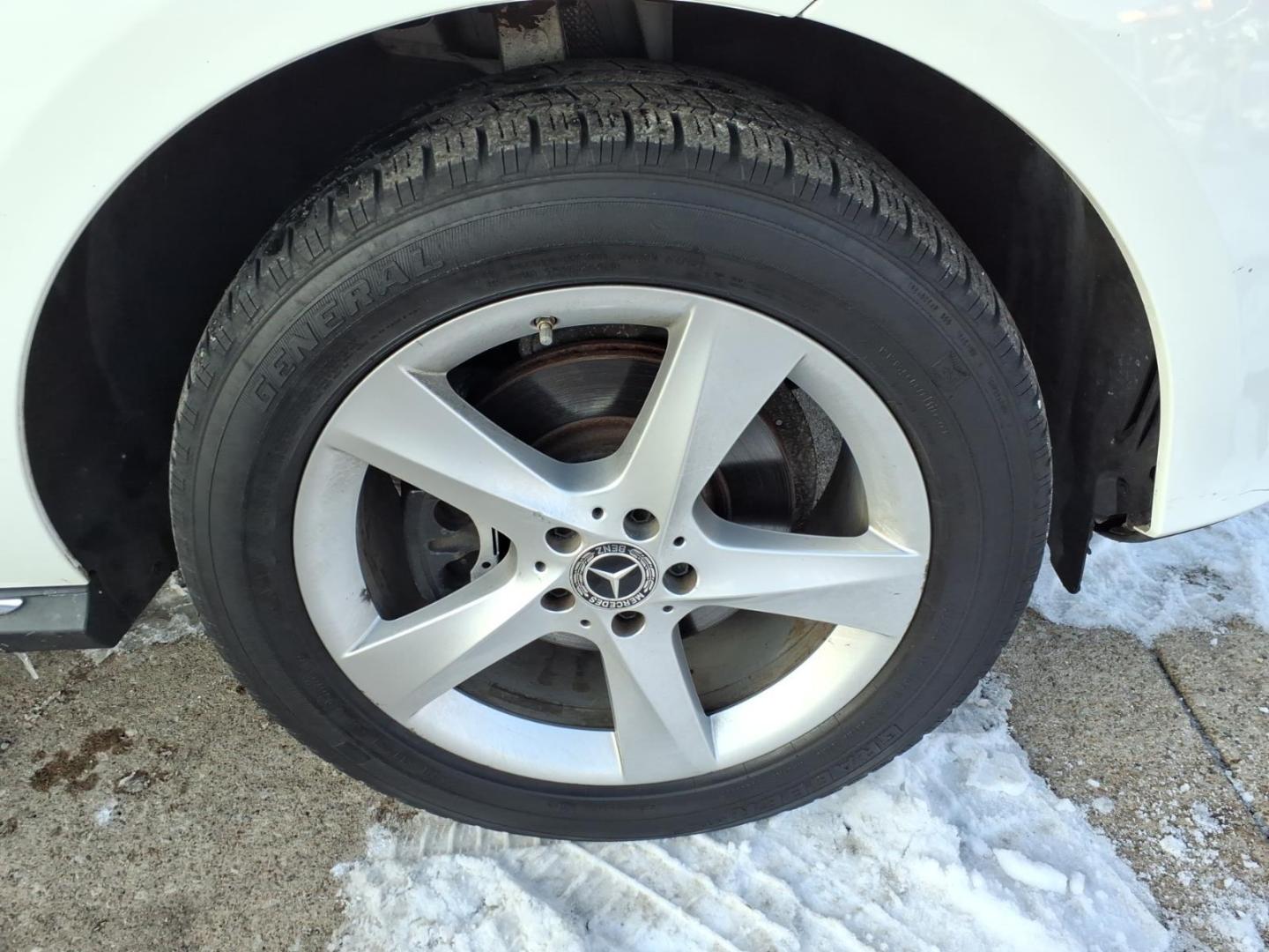 2018 Polar White Mercedes-Benz GLE GLE 350 4MATIC (4JGDA5HB9JB) with an 3.5L 3.5L V6 302hp 273ft. lbs. Direct Injection engine, 7-Speed Shiftable Automatic transmission, located at 5505 N. Summit St., Toledo, OH, 43611, (419) 729-2688, 41.654953, -83.530014 - Photo#27