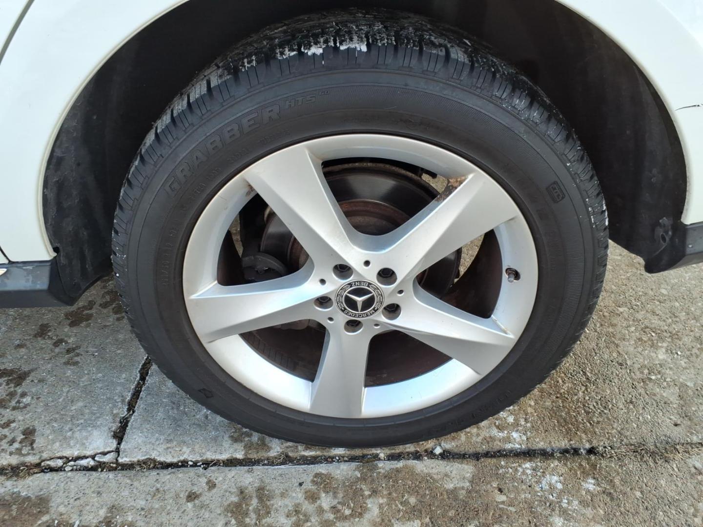 2018 Polar White Mercedes-Benz GLE GLE 350 4MATIC (4JGDA5HB9JB) with an 3.5L 3.5L V6 302hp 273ft. lbs. Direct Injection engine, 7-Speed Shiftable Automatic transmission, located at 5505 N. Summit St., Toledo, OH, 43611, (419) 729-2688, 41.654953, -83.530014 - Photo#29