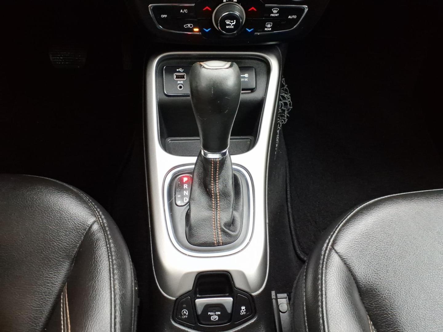 2018 Granite Crystal Metallic Clear Coat Jeep Compass Latitude (3C4NJCBB6JT) with an 2.4L Tigershark 2.4L I4 180hp 175ft. lbs. Sequential Multiport Fuel Injection engine, Aisin 6-Speed Automatic transmission, located at 5505 N. Summit St., Toledo, OH, 43611, (419) 729-2688, 41.654953, -83.530014 - Photo#10