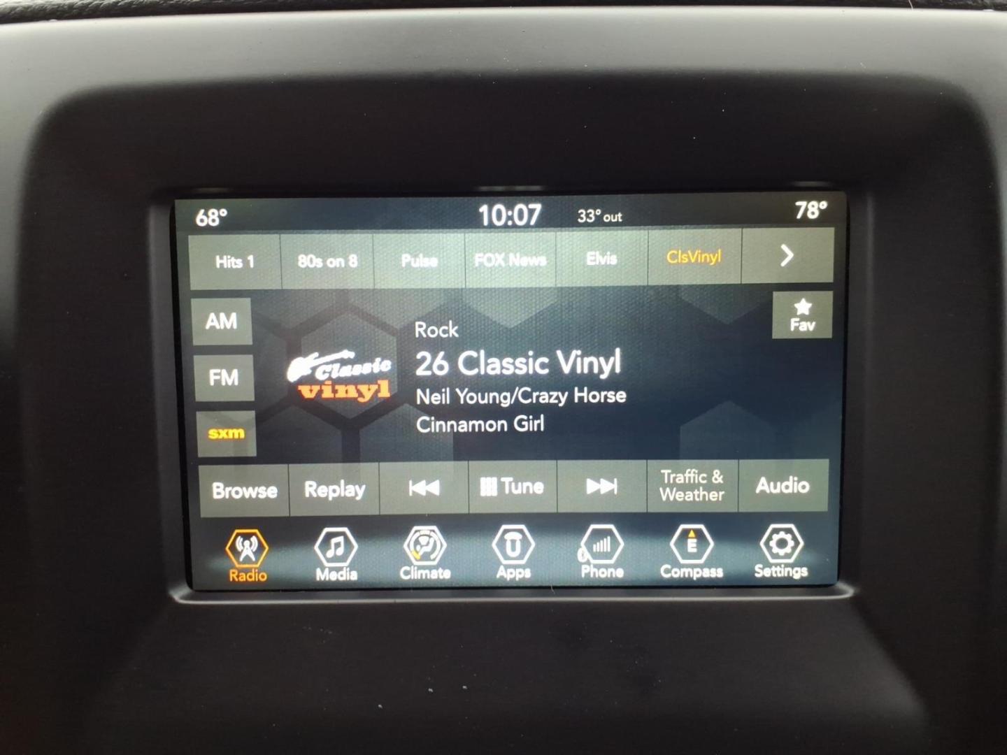 2018 Granite Crystal Metallic Clear Coat Jeep Compass Latitude (3C4NJCBB6JT) with an 2.4L Tigershark 2.4L I4 180hp 175ft. lbs. Sequential Multiport Fuel Injection engine, Aisin 6-Speed Automatic transmission, located at 5505 N. Summit St., Toledo, OH, 43611, (419) 729-2688, 41.654953, -83.530014 - Photo#12