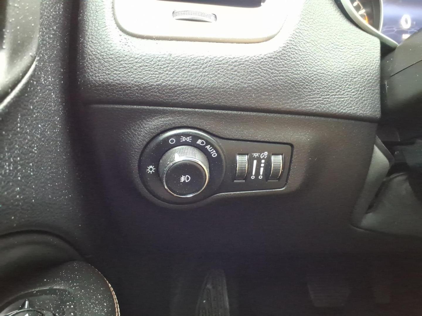 2018 Granite Crystal Metallic Clear Coat Jeep Compass Latitude (3C4NJCBB6JT) with an 2.4L Tigershark 2.4L I4 180hp 175ft. lbs. Sequential Multiport Fuel Injection engine, Aisin 6-Speed Automatic transmission, located at 5505 N. Summit St., Toledo, OH, 43611, (419) 729-2688, 41.654953, -83.530014 - Photo#16