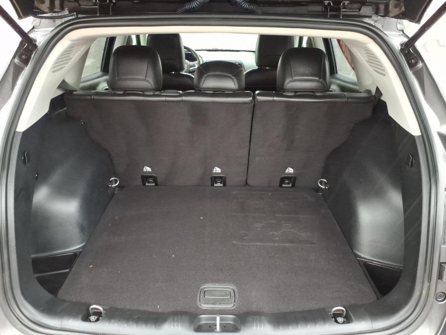 2018 Granite Crystal Metallic Clear Coat Jeep Compass Latitude (3C4NJCBB6JT) with an 2.4L Tigershark 2.4L I4 180hp 175ft. lbs. Sequential Multiport Fuel Injection engine, Aisin 6-Speed Automatic transmission, located at 5505 N. Summit St., Toledo, OH, 43611, (419) 729-2688, 41.654953, -83.530014 - Photo#17