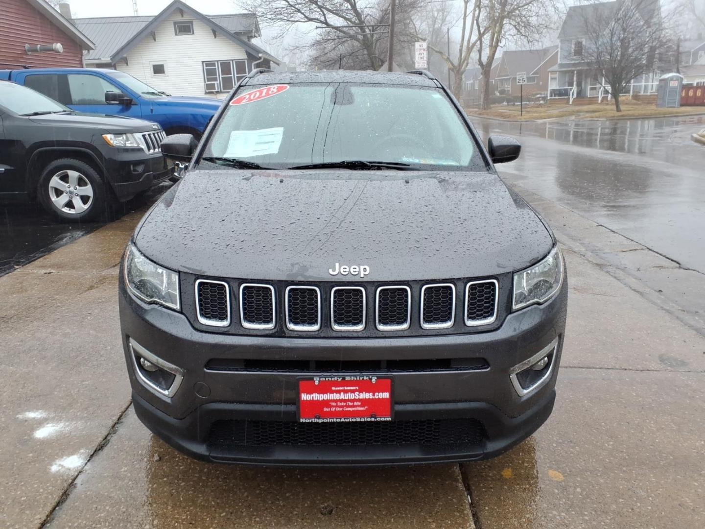 2018 Granite Crystal Metallic Clear Coat Jeep Compass Latitude (3C4NJCBB6JT) with an 2.4L Tigershark 2.4L I4 180hp 175ft. lbs. Sequential Multiport Fuel Injection engine, Aisin 6-Speed Automatic transmission, located at 5505 N. Summit St., Toledo, OH, 43611, (419) 729-2688, 41.654953, -83.530014 - Photo#20