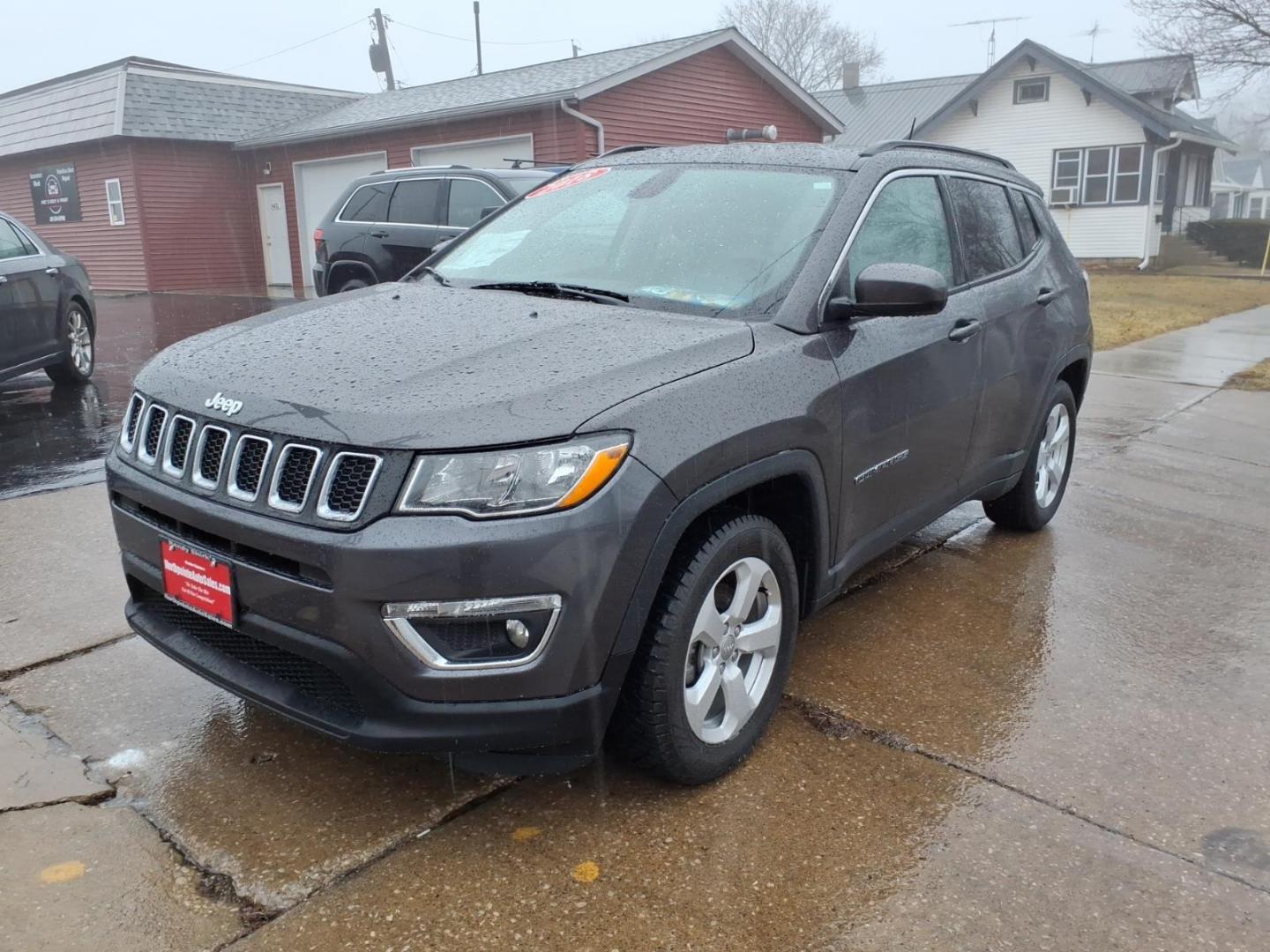 2018 Granite Crystal Metallic Clear Coat Jeep Compass Latitude (3C4NJCBB6JT) with an 2.4L Tigershark 2.4L I4 180hp 175ft. lbs. Sequential Multiport Fuel Injection engine, Aisin 6-Speed Automatic transmission, located at 5505 N. Summit St., Toledo, OH, 43611, (419) 729-2688, 41.654953, -83.530014 - Photo#21