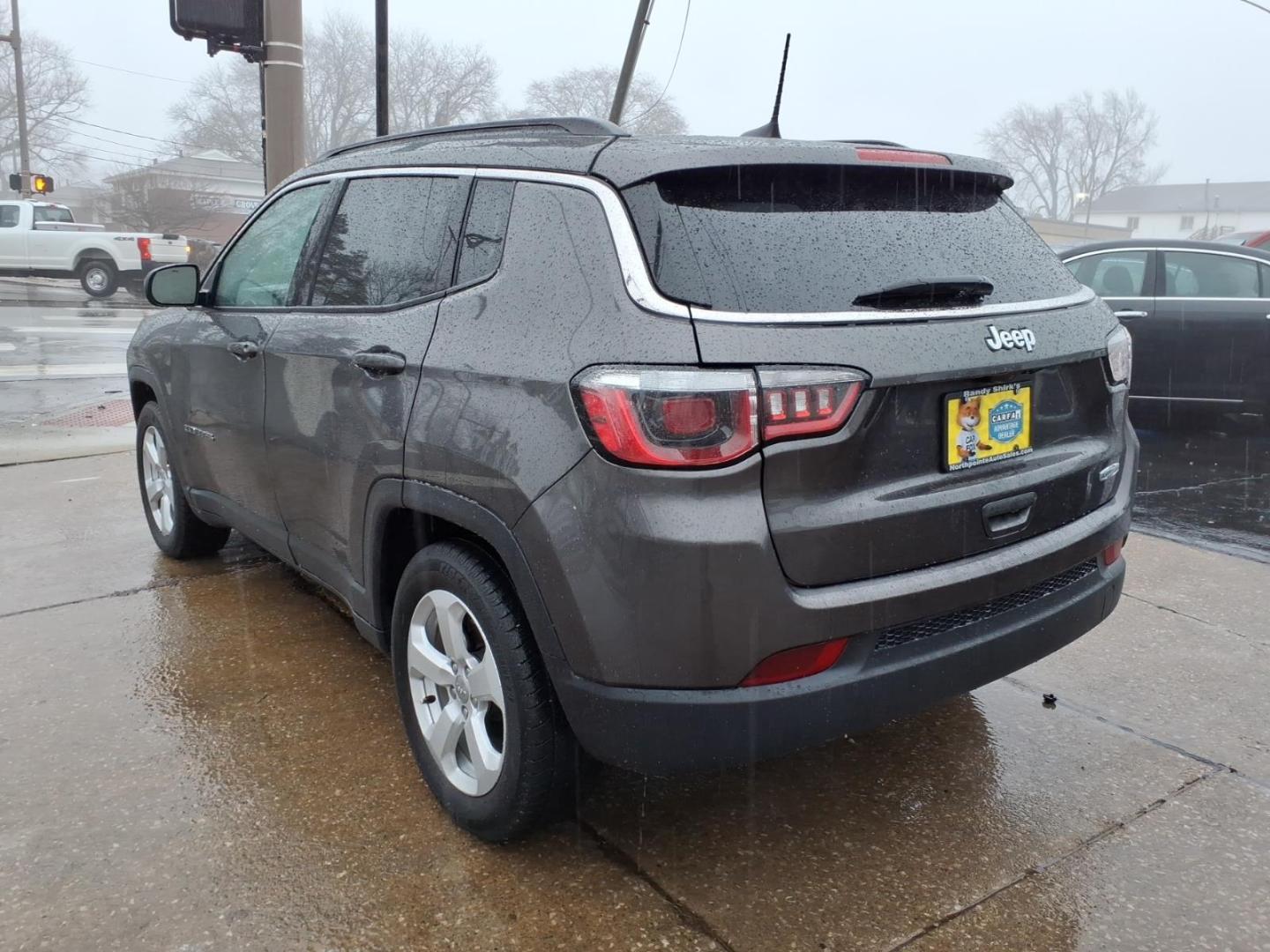 2018 Granite Crystal Metallic Clear Coat Jeep Compass Latitude (3C4NJCBB6JT) with an 2.4L Tigershark 2.4L I4 180hp 175ft. lbs. Sequential Multiport Fuel Injection engine, Aisin 6-Speed Automatic transmission, located at 5505 N. Summit St., Toledo, OH, 43611, (419) 729-2688, 41.654953, -83.530014 - Photo#23