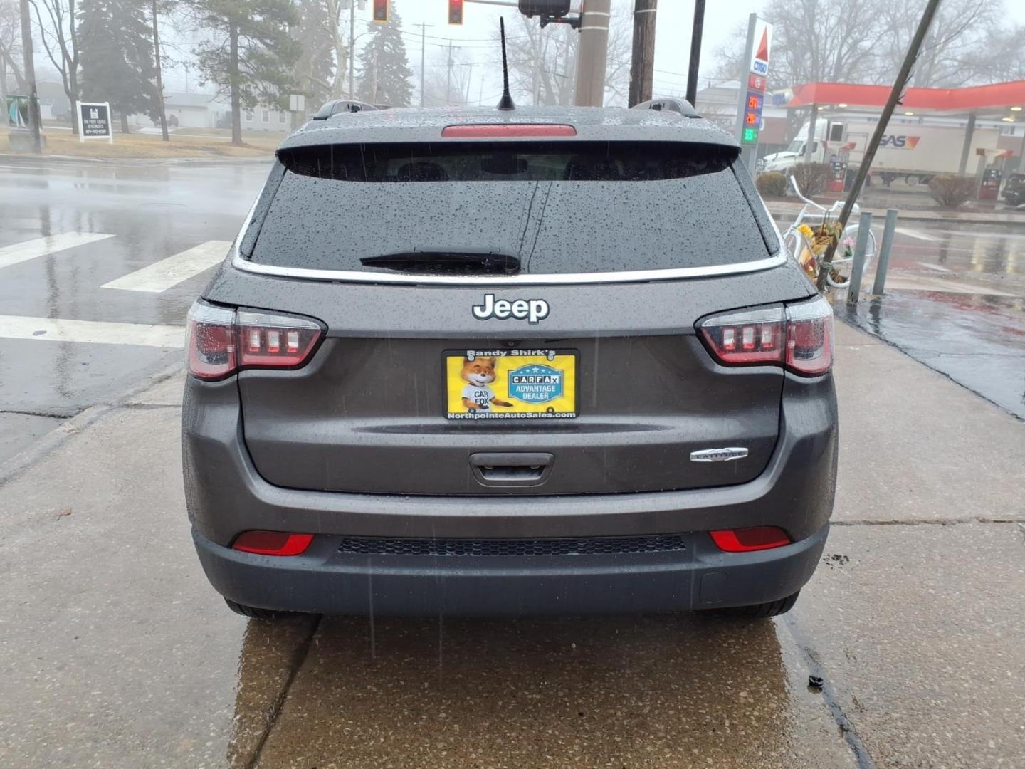 2018 Granite Crystal Metallic Clear Coat Jeep Compass Latitude (3C4NJCBB6JT) with an 2.4L Tigershark 2.4L I4 180hp 175ft. lbs. Sequential Multiport Fuel Injection engine, Aisin 6-Speed Automatic transmission, located at 5505 N. Summit St., Toledo, OH, 43611, (419) 729-2688, 41.654953, -83.530014 - Photo#24
