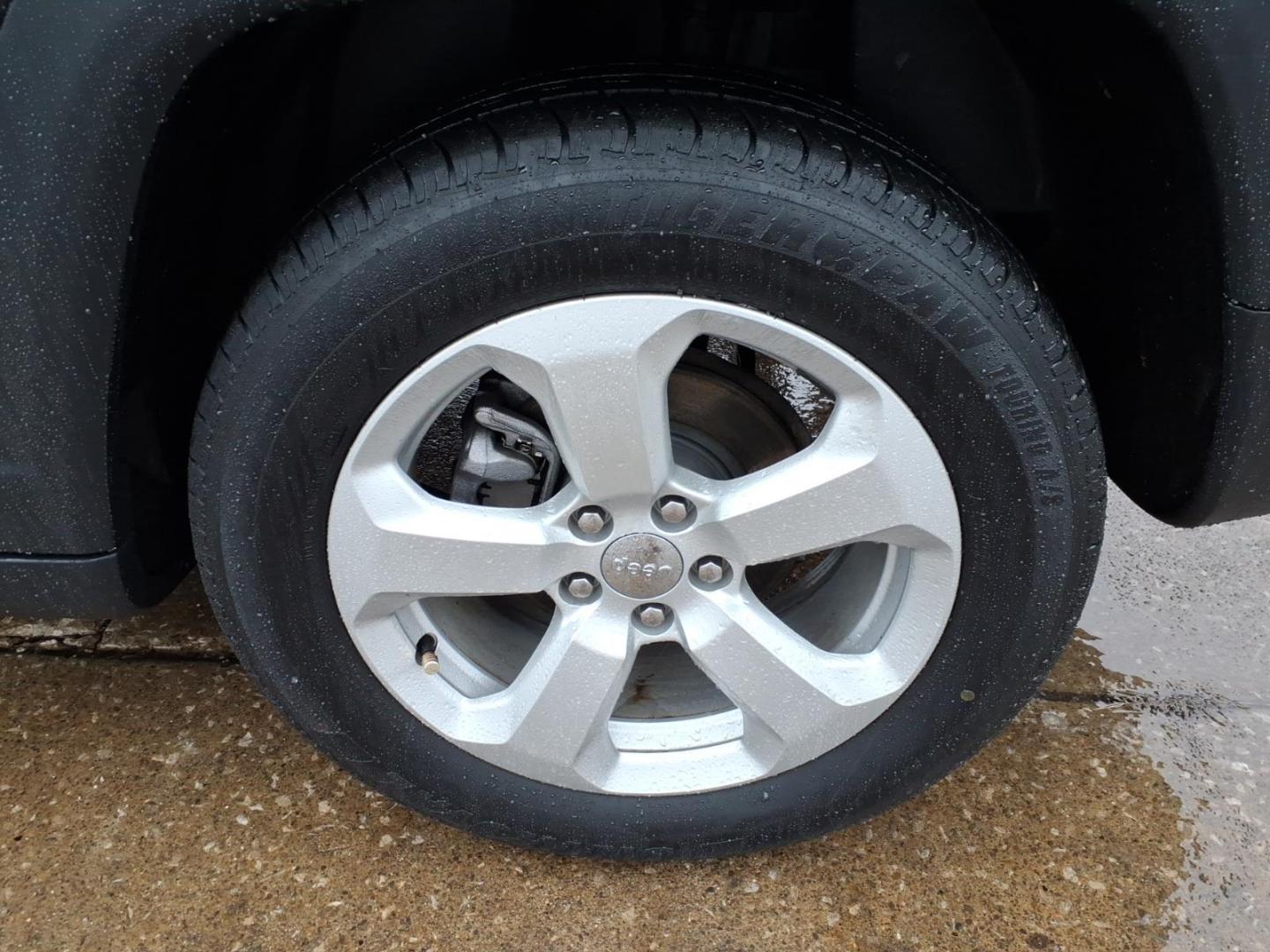 2018 Granite Crystal Metallic Clear Coat Jeep Compass Latitude (3C4NJCBB6JT) with an 2.4L Tigershark 2.4L I4 180hp 175ft. lbs. Sequential Multiport Fuel Injection engine, Aisin 6-Speed Automatic transmission, located at 5505 N. Summit St., Toledo, OH, 43611, (419) 729-2688, 41.654953, -83.530014 - Photo#29