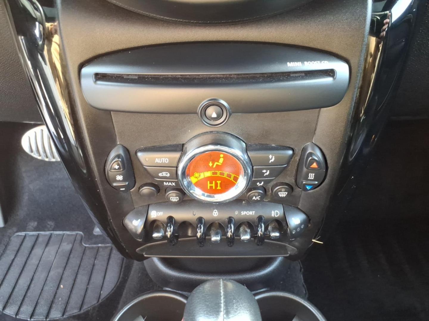 2013 Oxford Green Metallic MINI Countryman Cooper S ALL4 (WMWZC5C59DW) with an 1.6L 1.6L Turbo I4 181hp 177ft. lbs. Direct Injection engine, 6-Speed Shiftable Automatic transmission, located at 5505 N. Summit St., Toledo, OH, 43611, (419) 729-2688, 41.654953, -83.530014 - Photo#13