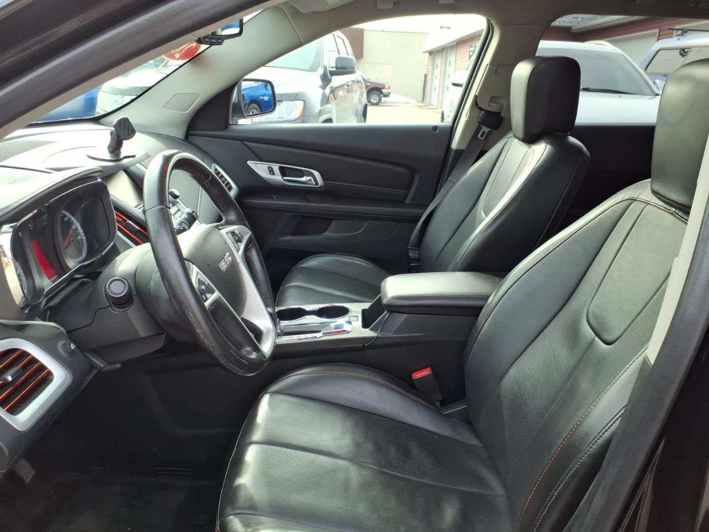 2016 Onyx Black GMC Terrain SLT (2GKALPEK3G6) with an 2.4L Ecotec 2.4L I4 182hp 172ft. lbs. Direct Injection engine, 6-Speed Shiftable Automatic transmission, located at 5505 N. Summit St., Toledo, OH, 43611, (419) 729-2688, 41.654953, -83.530014 - Photo#2