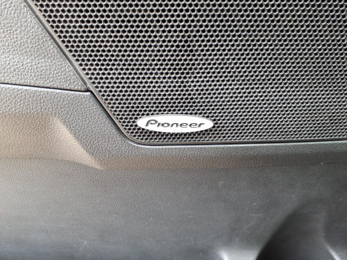 2016 Onyx Black GMC Terrain SLT (2GKALPEK3G6) with an 2.4L Ecotec 2.4L I4 182hp 172ft. lbs. Direct Injection engine, 6-Speed Shiftable Automatic transmission, located at 5505 N. Summit St., Toledo, OH, 43611, (419) 729-2688, 41.654953, -83.530014 - Photo#8