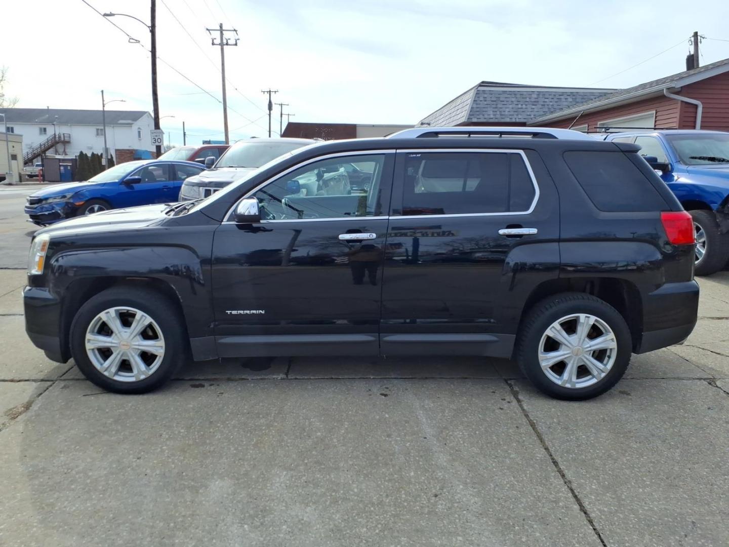 2016 Onyx Black GMC Terrain SLT (2GKALPEK3G6) with an 2.4L Ecotec 2.4L I4 182hp 172ft. lbs. Direct Injection engine, 6-Speed Shiftable Automatic transmission, located at 5505 N. Summit St., Toledo, OH, 43611, (419) 729-2688, 41.654953, -83.530014 - Photo#22