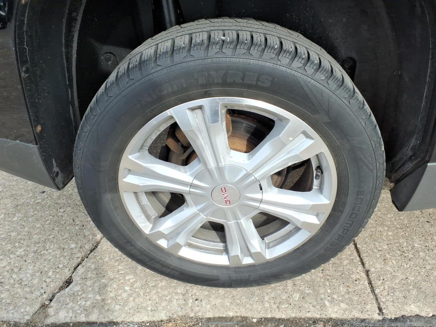 2016 Onyx Black GMC Terrain SLT (2GKALPEK3G6) with an 2.4L Ecotec 2.4L I4 182hp 172ft. lbs. Direct Injection engine, 6-Speed Shiftable Automatic transmission, located at 5505 N. Summit St., Toledo, OH, 43611, (419) 729-2688, 41.654953, -83.530014 - Photo#26