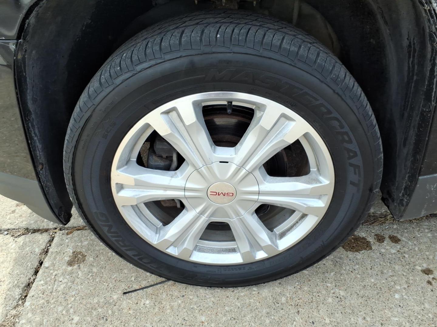 2016 Onyx Black GMC Terrain SLT (2GKALPEK3G6) with an 2.4L Ecotec 2.4L I4 182hp 172ft. lbs. Direct Injection engine, 6-Speed Shiftable Automatic transmission, located at 5505 N. Summit St., Toledo, OH, 43611, (419) 729-2688, 41.654953, -83.530014 - Photo#28