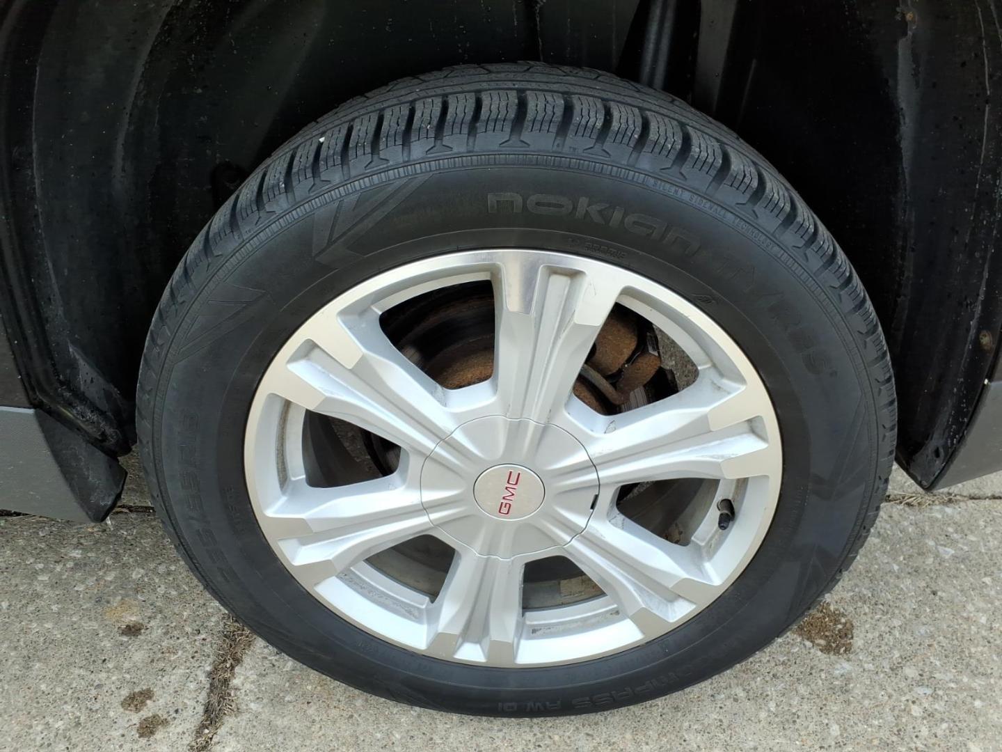 2016 Onyx Black GMC Terrain SLT (2GKALPEK3G6) with an 2.4L Ecotec 2.4L I4 182hp 172ft. lbs. Direct Injection engine, 6-Speed Shiftable Automatic transmission, located at 5505 N. Summit St., Toledo, OH, 43611, (419) 729-2688, 41.654953, -83.530014 - Photo#29