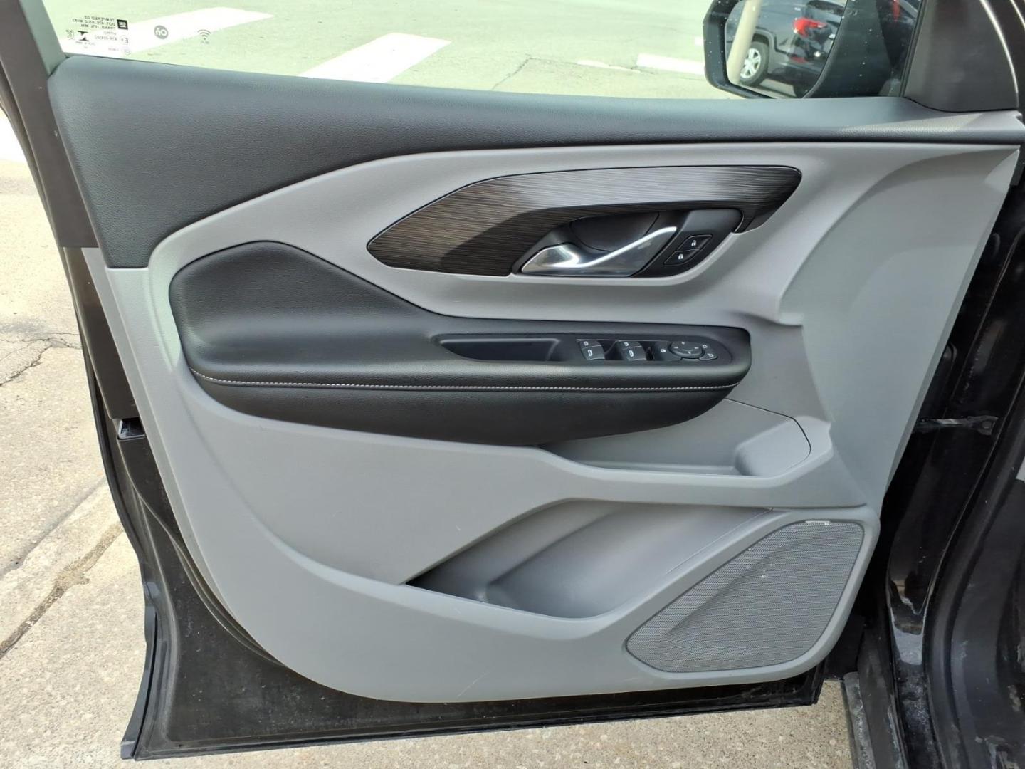 2022 Ebony Twilight Metallic GMC Terrain SLE (3GKALTEV7NL) with an 1.5L 1.5L Turbo I4 170hp 203ft. lbs. Direct Injection engine, 9-Speed Shiftable Automatic transmission, located at 5505 N. Summit St., Toledo, OH, 43611, (419) 729-2688, 41.654953, -83.530014 - Photo#4