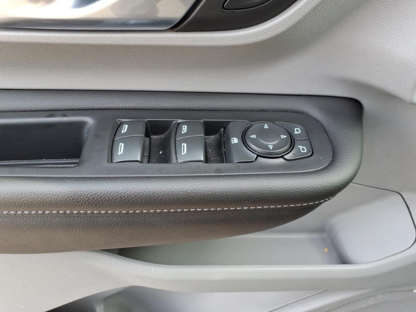 2022 Ebony Twilight Metallic GMC Terrain SLE (3GKALTEV7NL) with an 1.5L 1.5L Turbo I4 170hp 203ft. lbs. Direct Injection engine, 9-Speed Shiftable Automatic transmission, located at 5505 N. Summit St., Toledo, OH, 43611, (419) 729-2688, 41.654953, -83.530014 - Photo#5