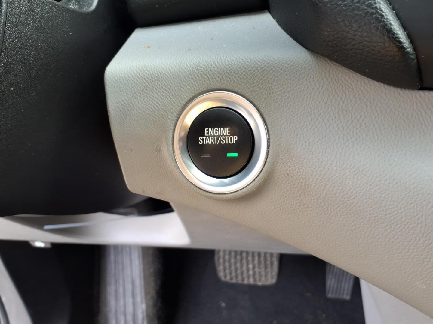 2022 Ebony Twilight Metallic GMC Terrain SLE (3GKALTEV7NL) with an 1.5L 1.5L Turbo I4 170hp 203ft. lbs. Direct Injection engine, 9-Speed Shiftable Automatic transmission, located at 5505 N. Summit St., Toledo, OH, 43611, (419) 729-2688, 41.654953, -83.530014 - Photo#9