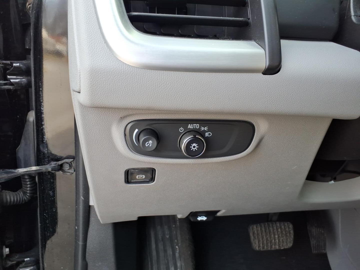 2022 Ebony Twilight Metallic GMC Terrain SLE (3GKALTEV7NL) with an 1.5L 1.5L Turbo I4 170hp 203ft. lbs. Direct Injection engine, 9-Speed Shiftable Automatic transmission, located at 5505 N. Summit St., Toledo, OH, 43611, (419) 729-2688, 41.654953, -83.530014 - Photo#14