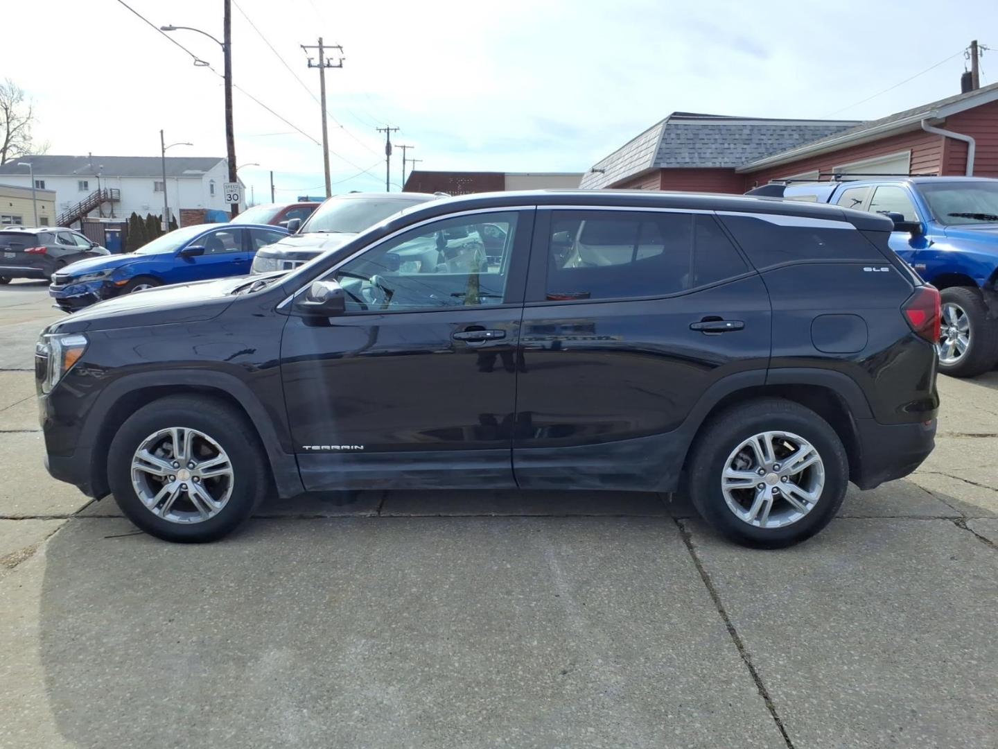 2022 Ebony Twilight Metallic GMC Terrain SLE (3GKALTEV7NL) with an 1.5L 1.5L Turbo I4 170hp 203ft. lbs. Direct Injection engine, 9-Speed Shiftable Automatic transmission, located at 5505 N. Summit St., Toledo, OH, 43611, (419) 729-2688, 41.654953, -83.530014 - Photo#20
