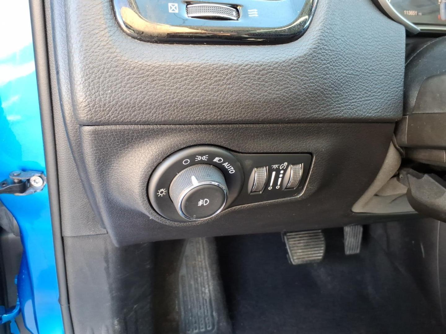 2018 Laser Blue Pearl Coat Jeep Compass Limited (3C4NJDCB7JT) with an 2.4L Tigershark 2.4L I4 180hp 175ft. lbs. Sequential Multiport Fuel Injection engine, 9-Speed Shiftable Automatic transmission, located at 5505 N. Summit St., Toledo, OH, 43611, (419) 729-2688, 41.654953, -83.530014 - Photo#15